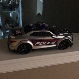 Police car has sirens  has play reapons